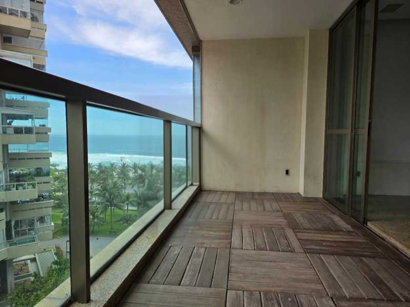 6784_G1765566602_PhotoGrid